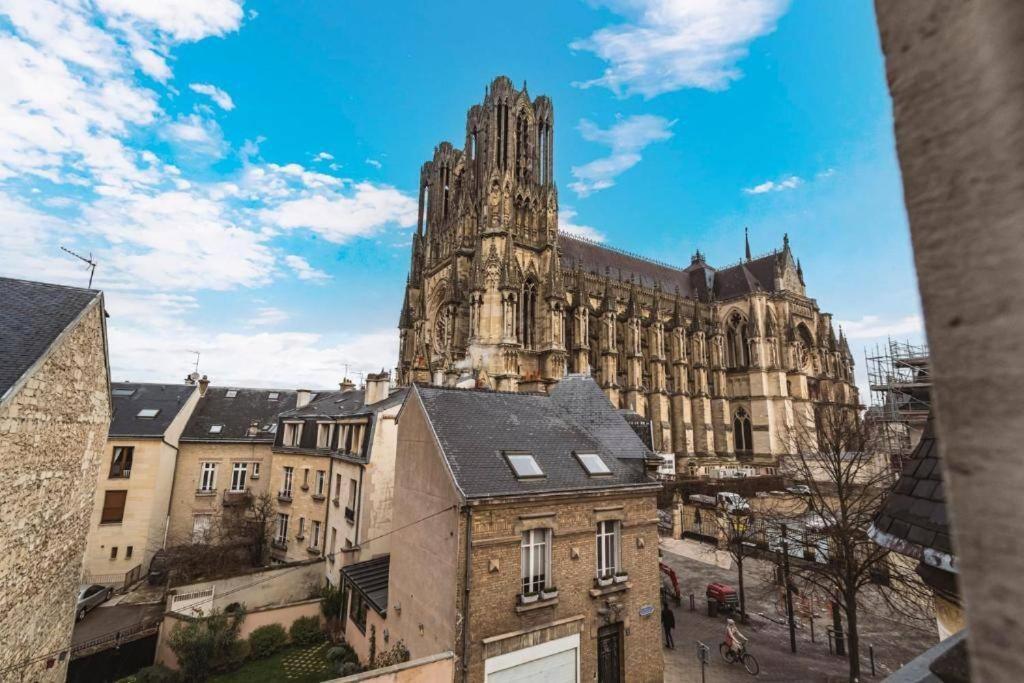 Апартаменты Family Avec Vue Sur La Cathedrale De Реймс Экстерьер фото